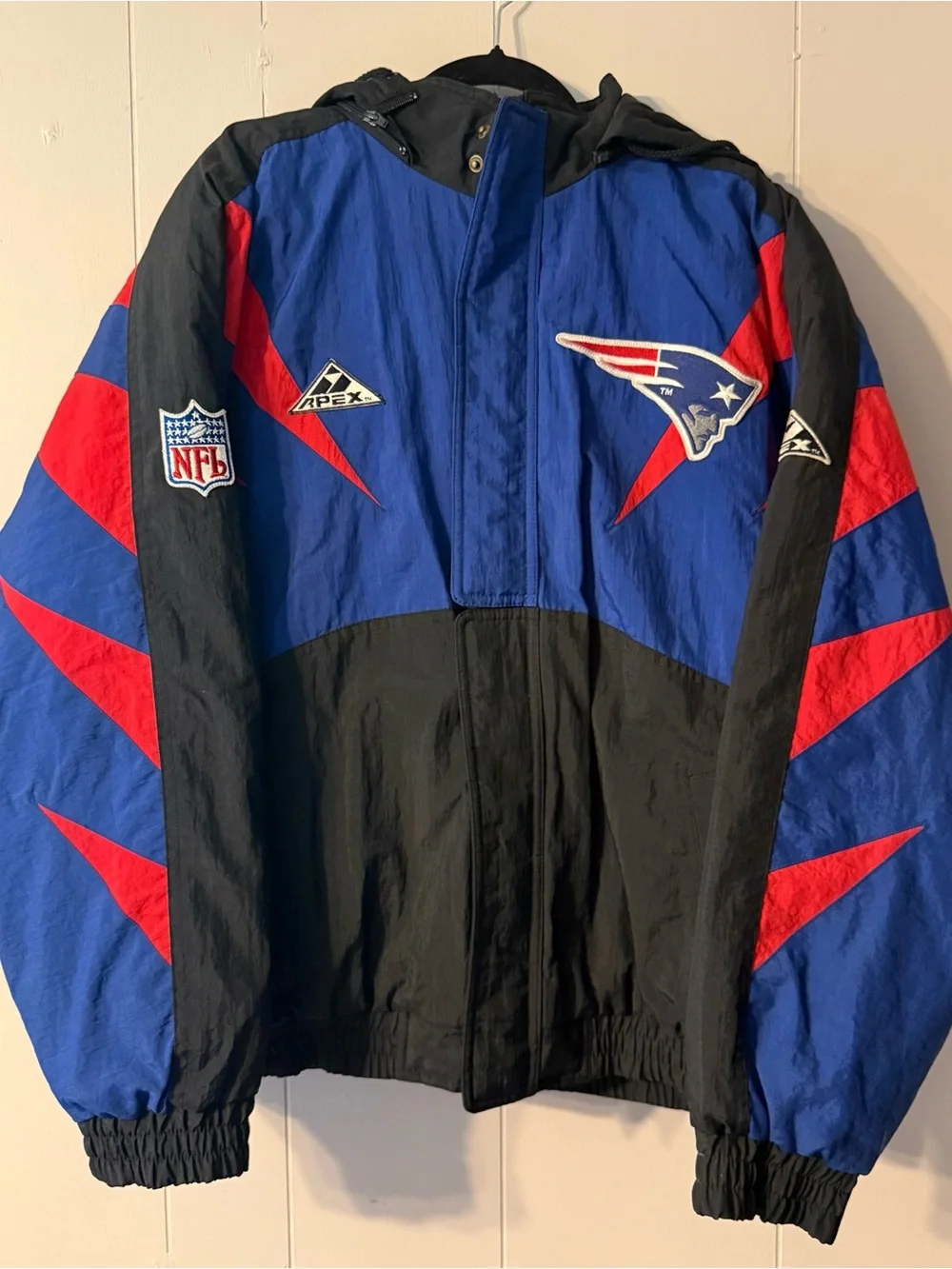 Vintage 90s Apex One NFL Pro Line New England Patriots Hooded Puffer Jacket
